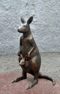 Två kängurur & ett hopp