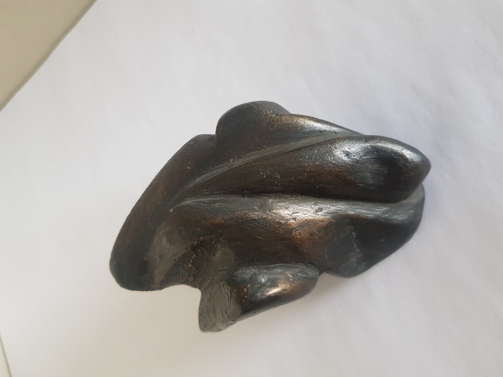 <h1><a href='/medlemmar/barbro-hedstrom'>Barbro Hedström</a></h1><h4>Organisk form, brons, 8x5 cm</h4>