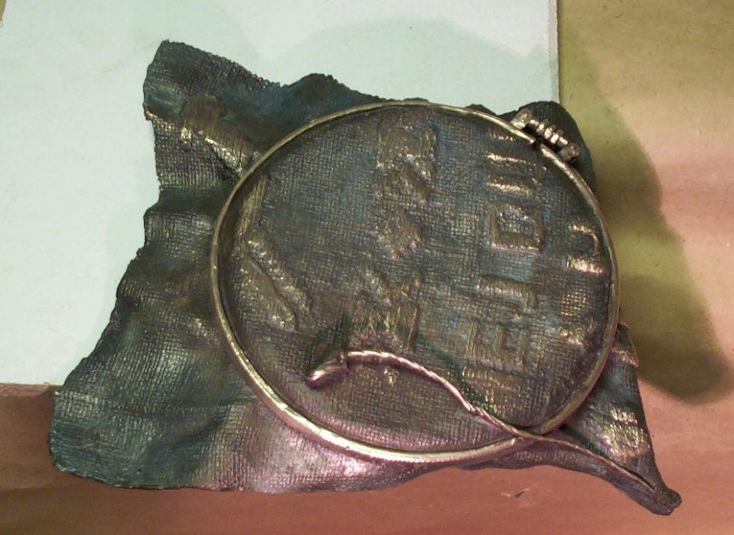 <h1><a href='/medlemmar/bjorn-jaderas'>Björn Jäderås</a></h1><h4>Mamma broderar<BR>Cire perdue brons<BR>Längd 26 cm</h4>